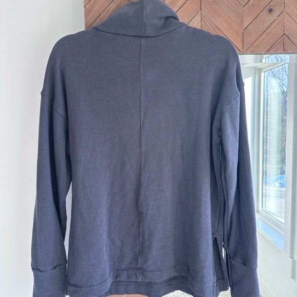 Peloton Cowl Neck Gray Sweatshirt size Small - Picture 4 of 4